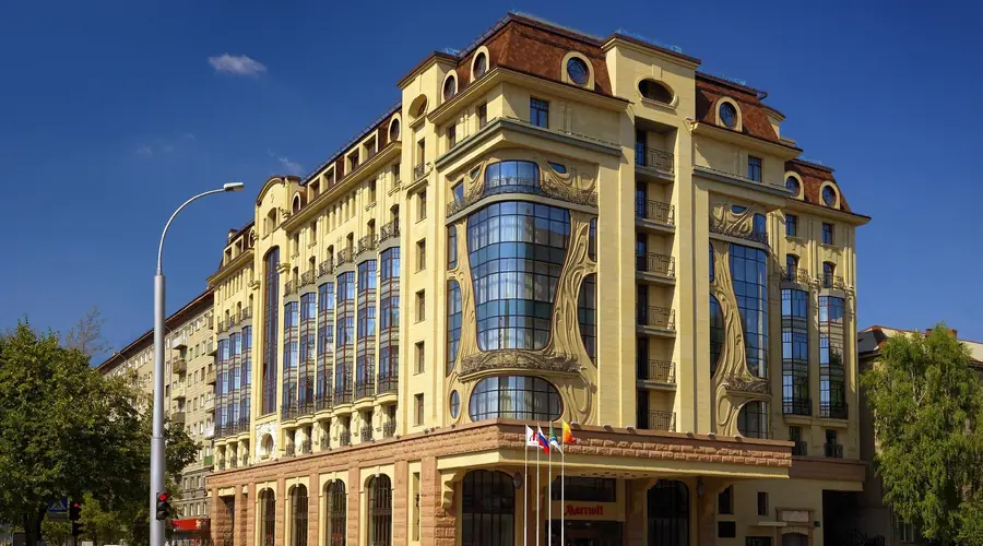 Фасад Grand Autograph Hotel в центре Новосибирска